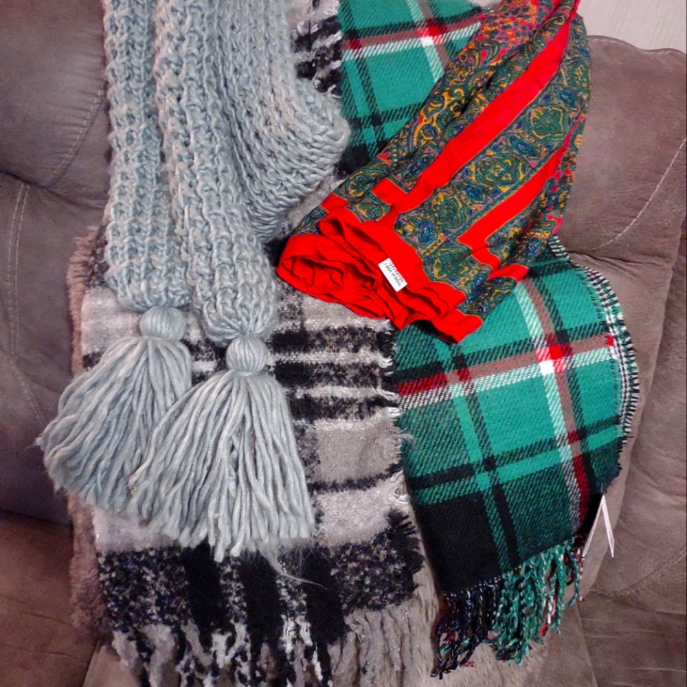 Women's scarf bundle of 4